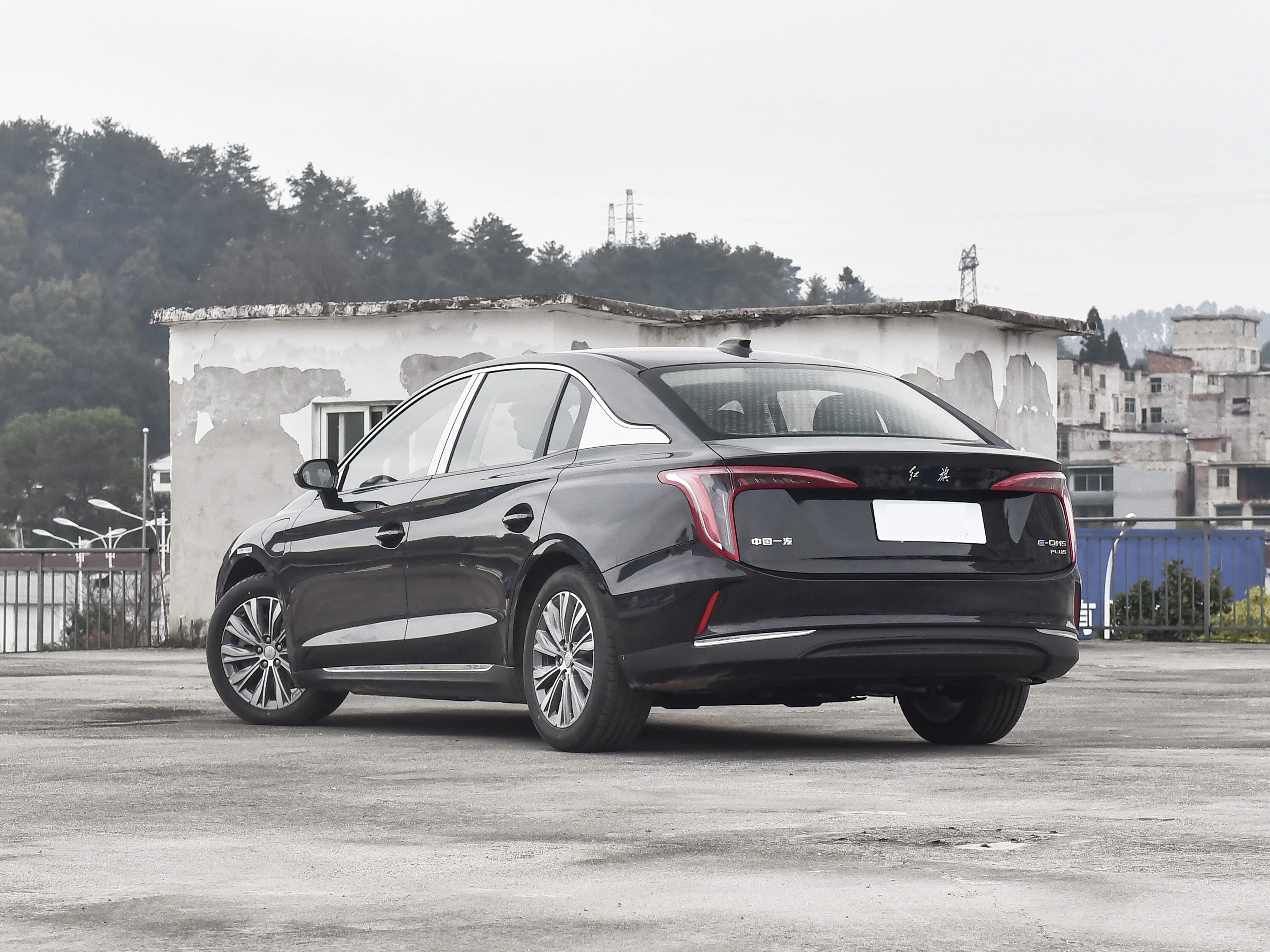 Лучшая цена Hongqi E-Qm5 2024 560 км плюс новые энергетические автомобили подержанные электродвигатель 136 пс 4-дверный 5-местный седан автомобиль