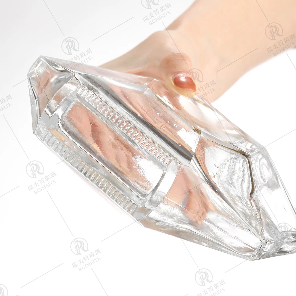 Wholesale 700ml 750ml empty clear luxury flat fancy whisky vodka brandy XO glass bottle