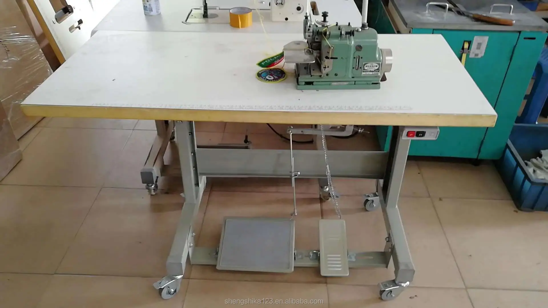 Attractive Price Secondhand Merrow MG-3U Industrial Overlock Sewing Machine with Table for Emblem Edging