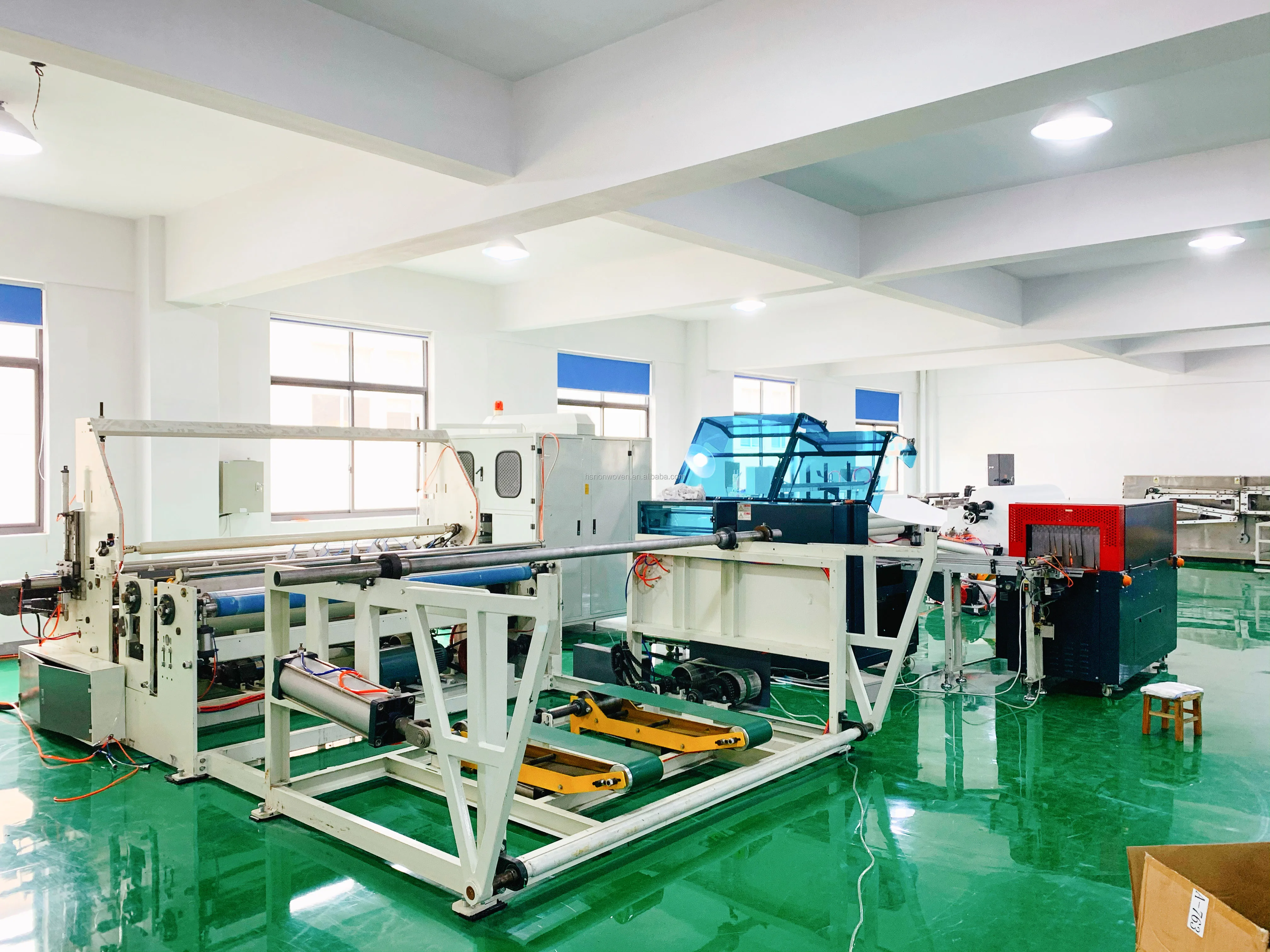 Factory Absorbent Cotton Baby Diaper Parallel Spunbond Spunlace Nonwoven Fabric Roll for Wet Wipes