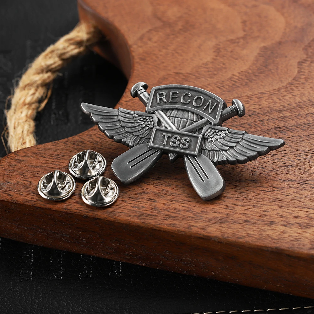 Retro Cool Antique Silver Lapel Pin Brooch Factory Custom Badge Pin High Details Metal Zinc Alloy 3D Pins for Clothes or Hats