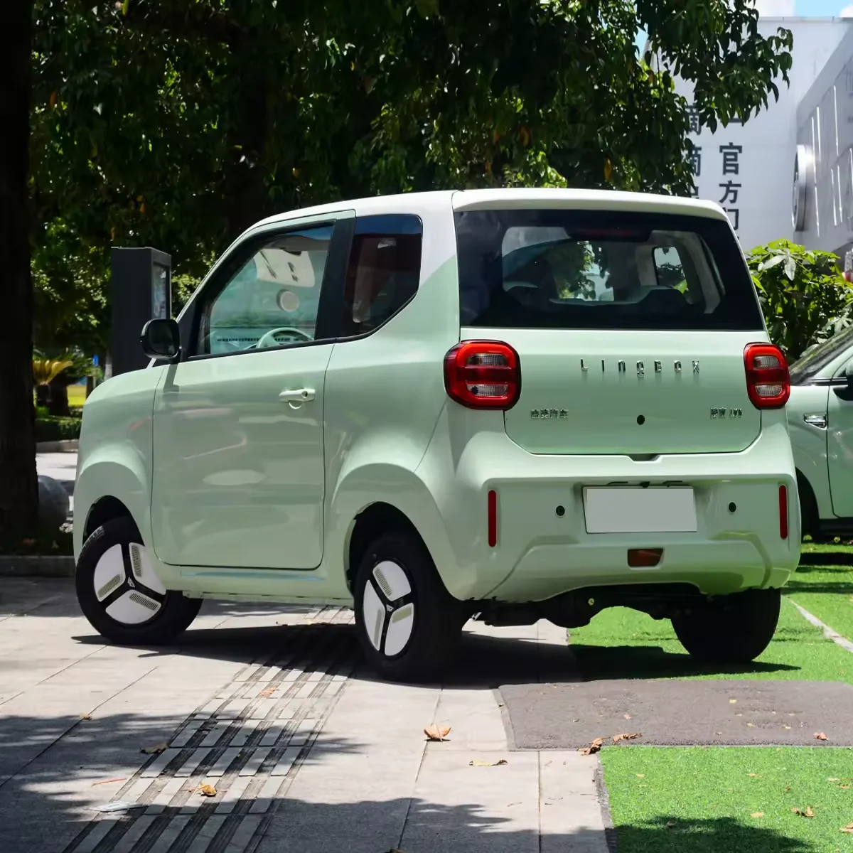 2024 High Speed New Energy Adult Four Wheel Mini Electric Car Vehicle Ling Bao uni ev cheapest 4 seater electric mini car