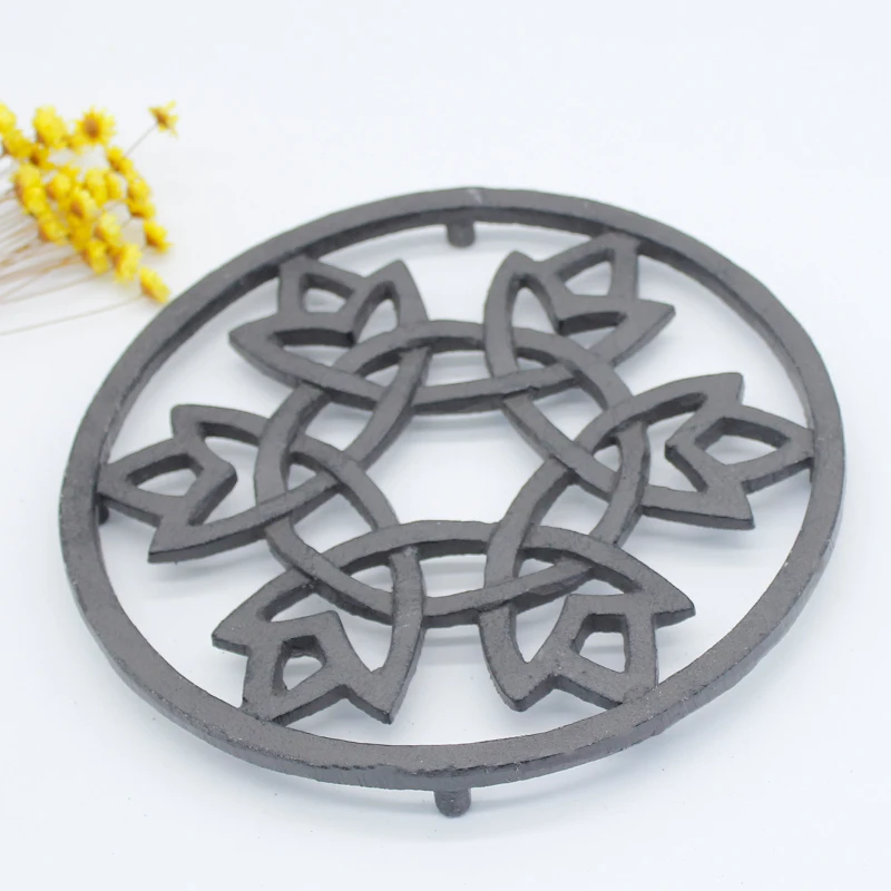 Antique cast iron metal art and craft six leaf lantern ring trivet for kitchen decoration