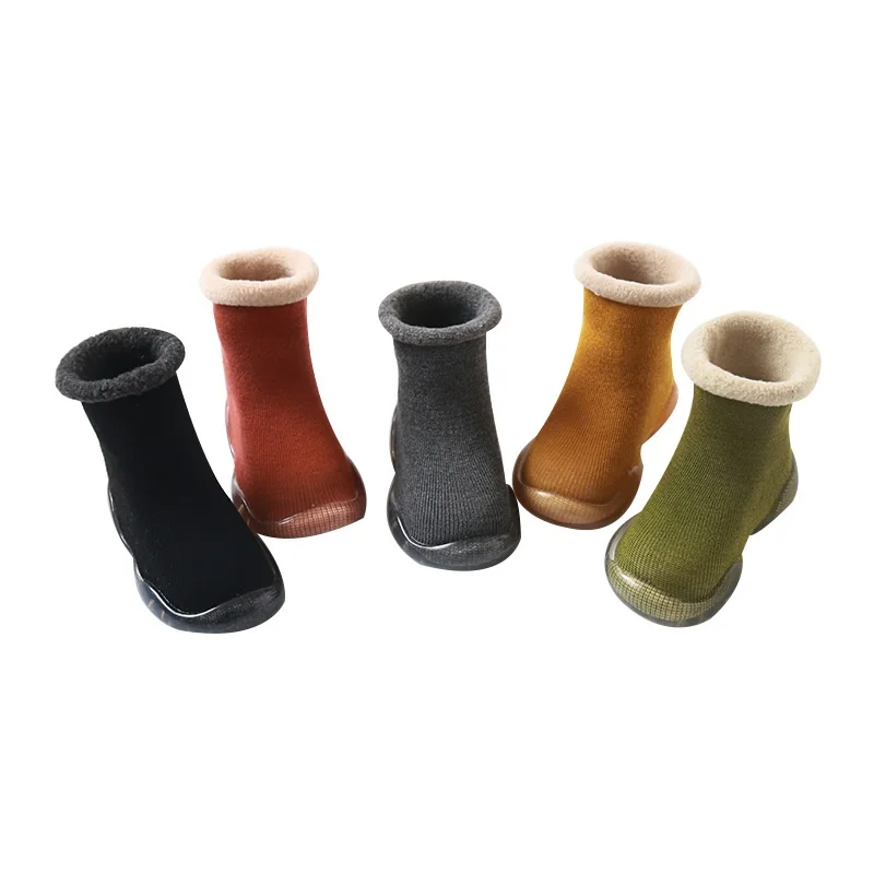 Wholesale Winter Thick Fluffy Warm Baby Shoes Prewalker Fashion Solid Color Non Slip Warm Baby Fuzzy Socks