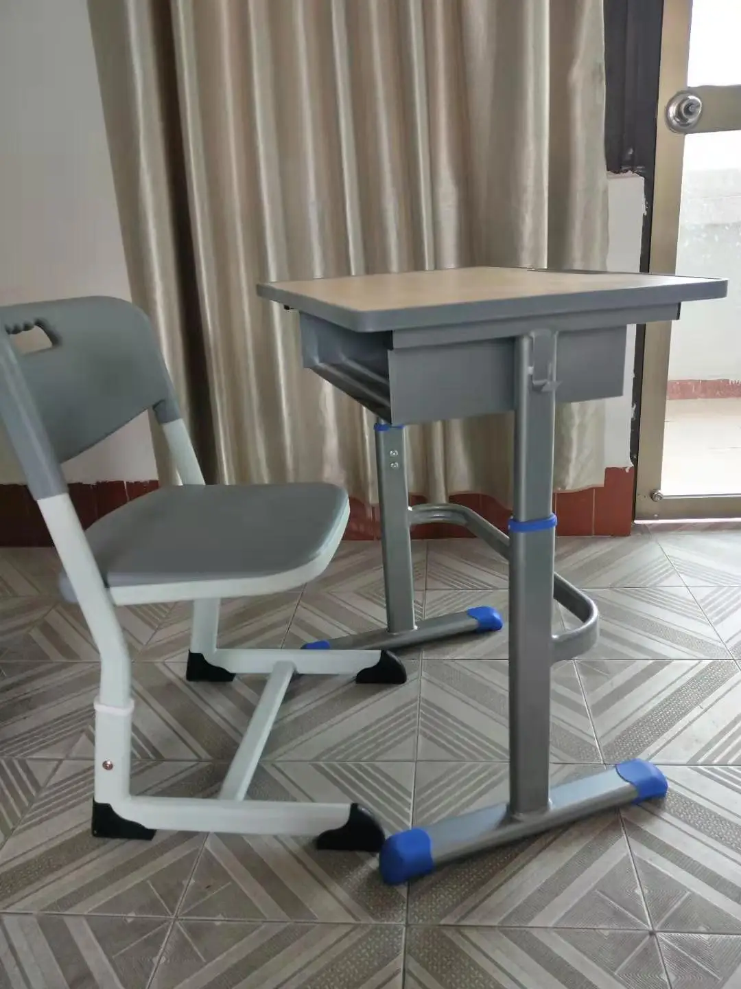 
Metal Wooden School Furniture Student Table and Chair 