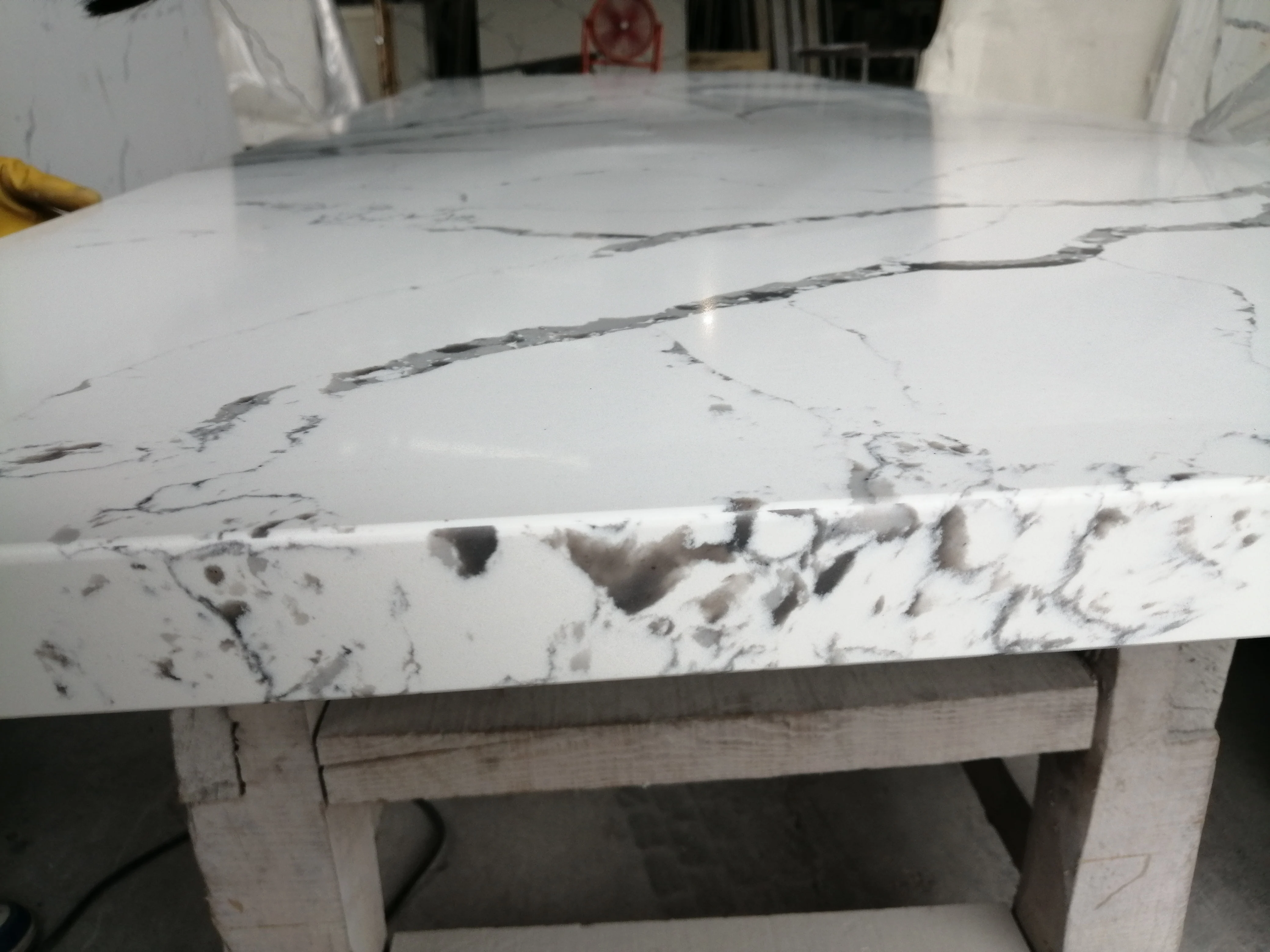 Yunfu Manufacturer 18/20mm White Color Artificial Quartz Stone Slabs for Vanity tops/Desktops