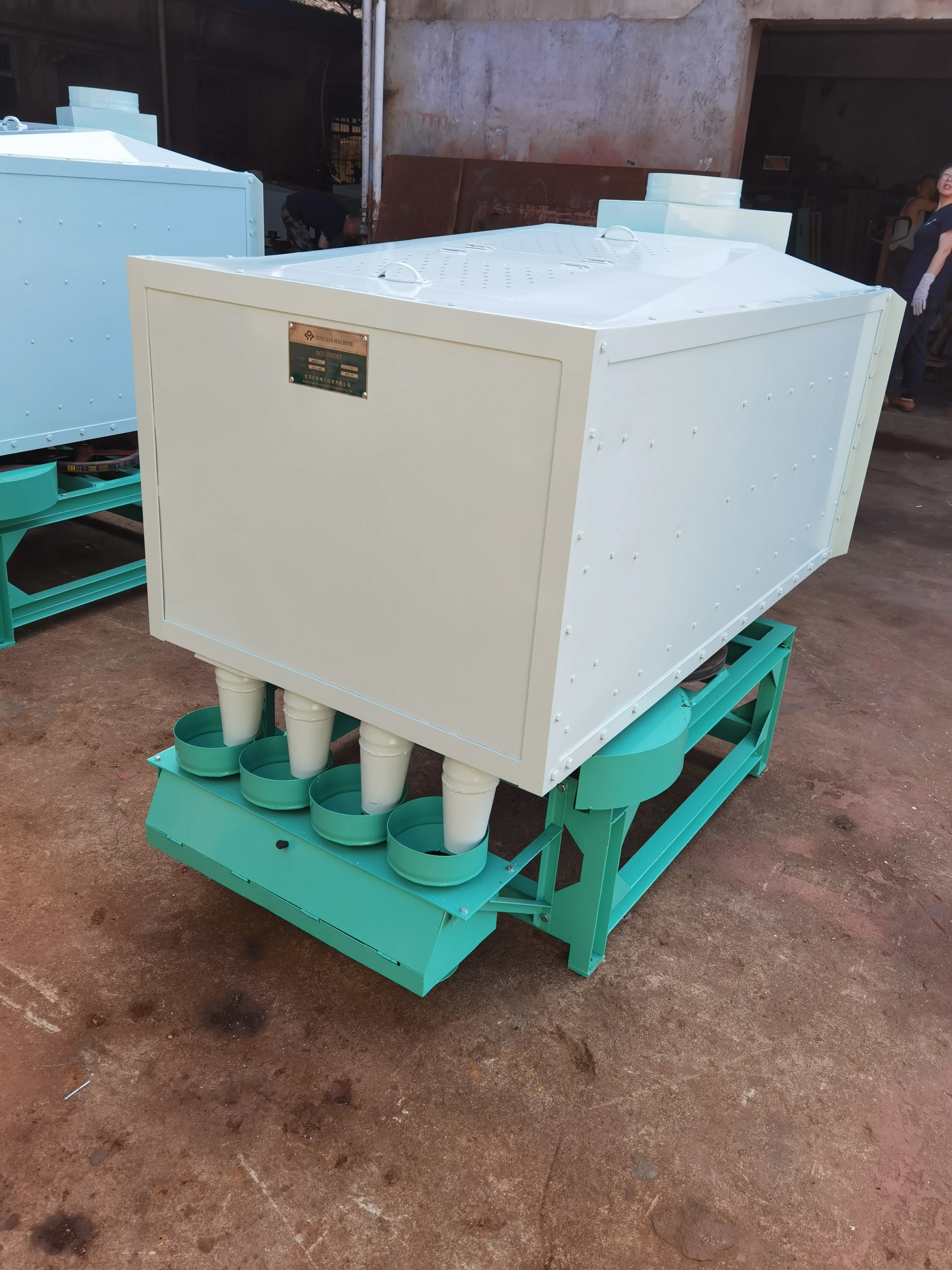 V Traditional model MMJP100*4 rice grader at 3.3 ton per hour