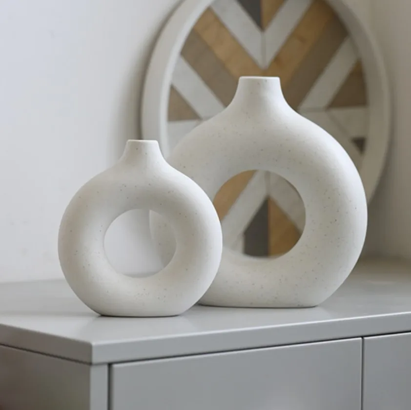 Hot sale Creative living room unglazed vase table decor vase donut shape ceramic bouquet vase