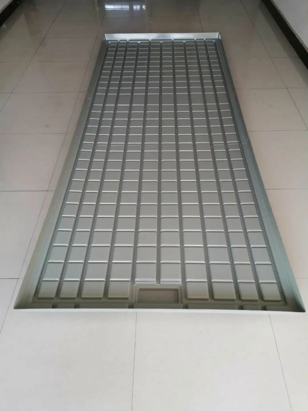 Ebb and Flood Rolling Beach Tray and Tray drain