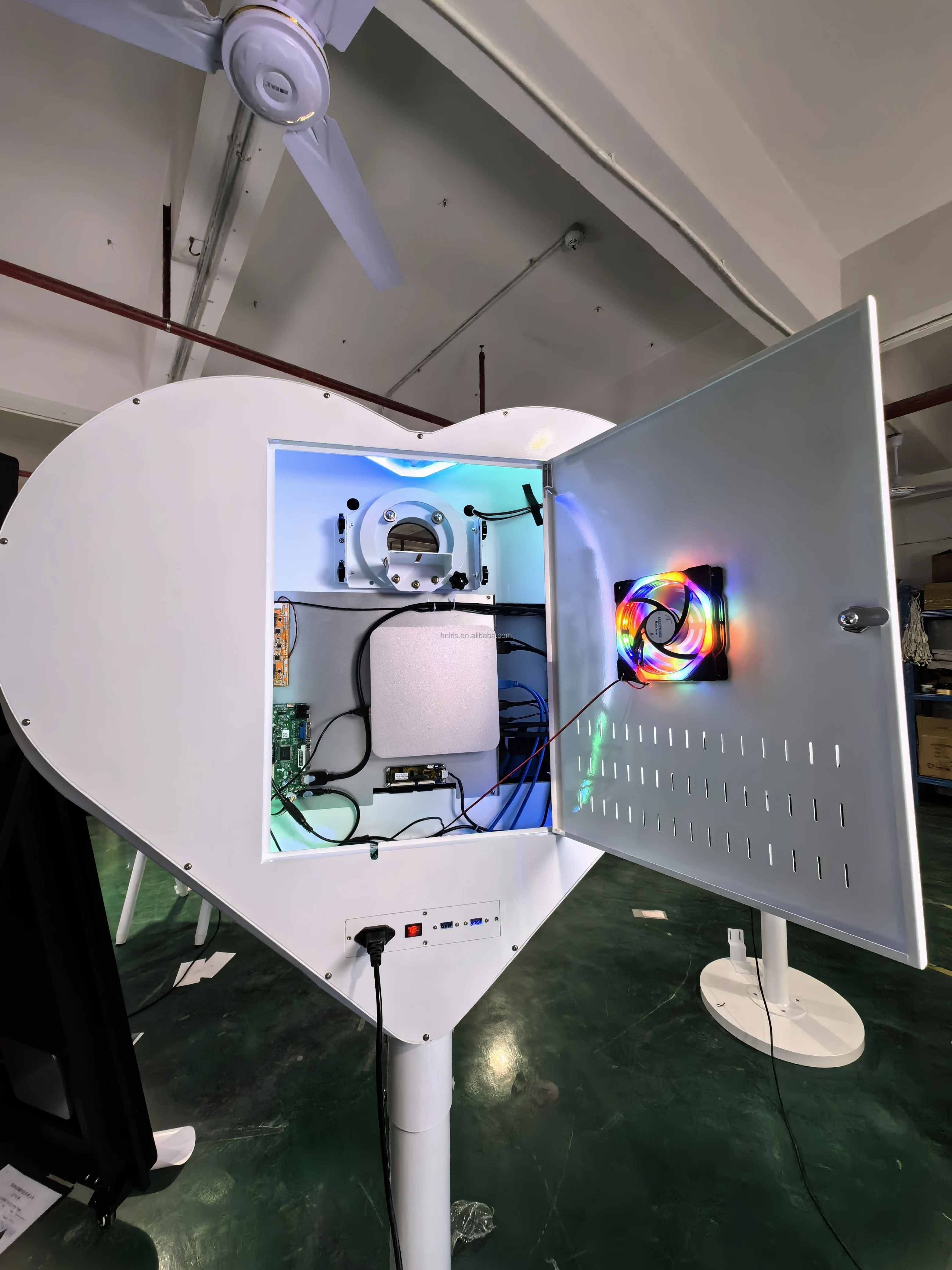 Best Mirror Touch Screen Mirror Wedding Photo Booth 65 Inch Touch Screen Mirror Photo Booth For Party