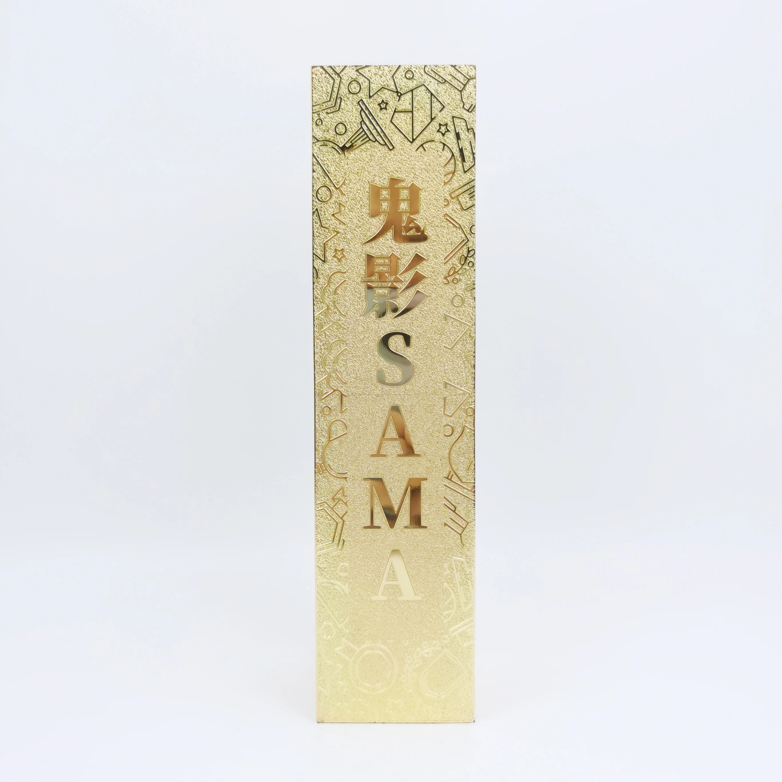 Бляшки квадратной формы с логотипом