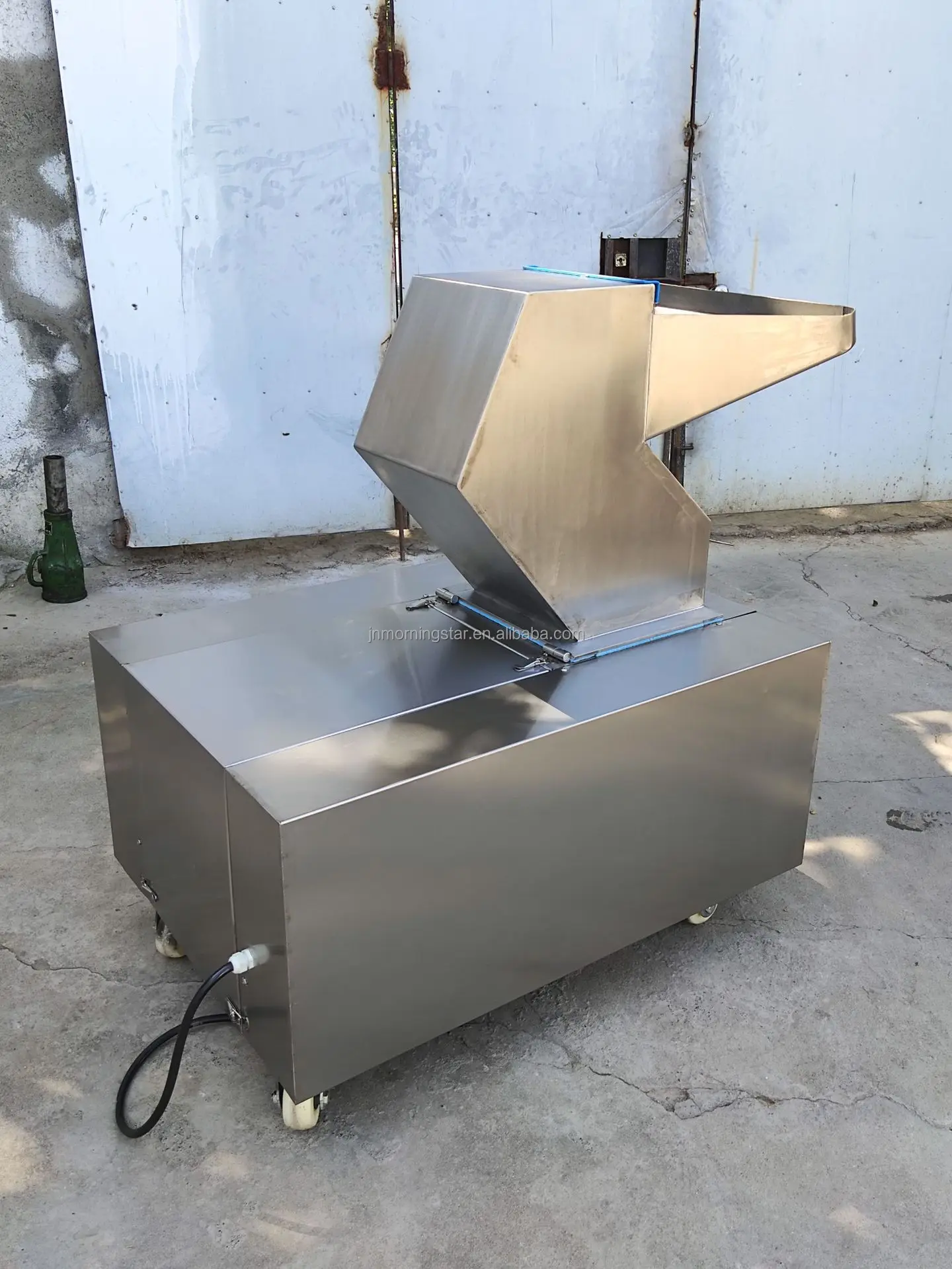 Powerful Electric industrial Fish beef pig cow chicken meat Bone chop grinder cutting Crusher machine For Restaurant