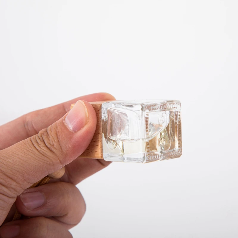 Mint Sandalwood Bamboo Scent Professional Car Perfume Car Air Freshener Diffusers Hanging Parfum Branded Car Vent Air Freshener