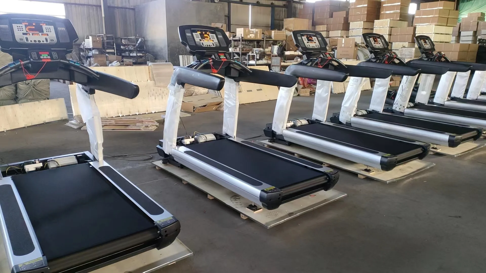 Best Gym use fitness Equipment Commercial Treadmills from Dezhou  Commercial Running Machine MAX 7.0 Horsepower