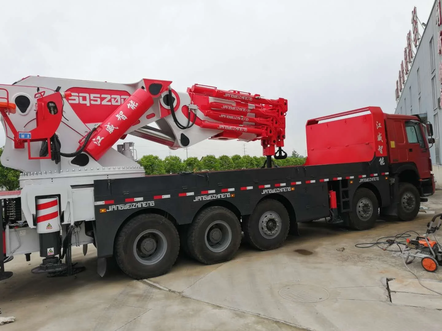 Large brand high-quality factory direct sales of 130 tons of large tonnage cranes used for lifting heavy objects