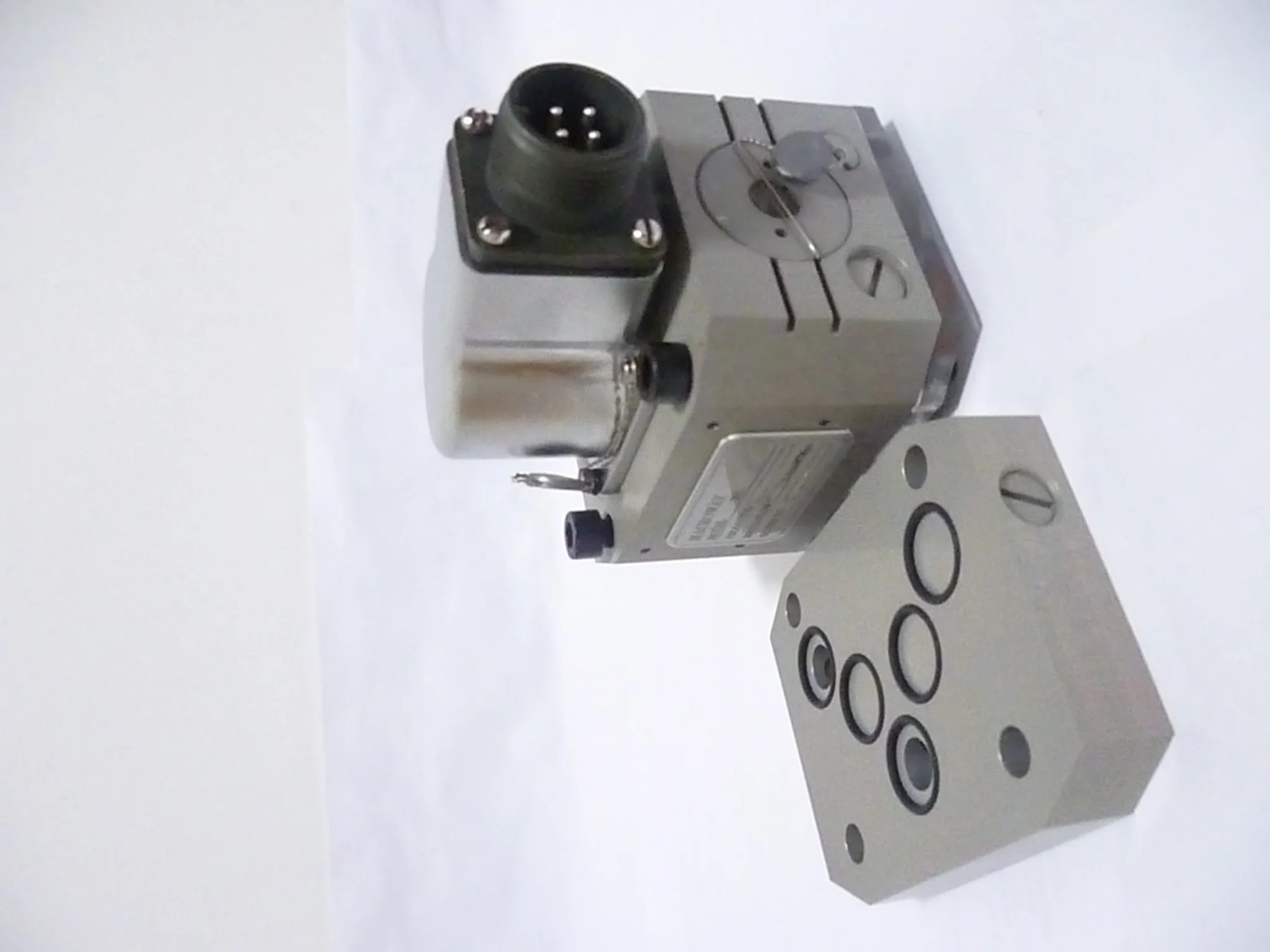 G631-3014B-5 servo valve