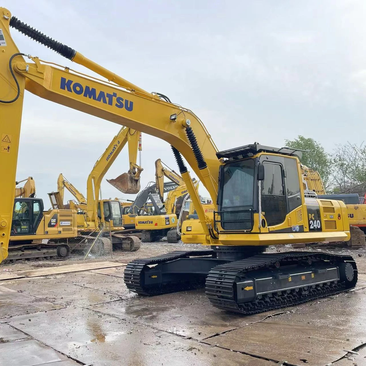 Экскаватор Подержанный из Японии оригинальный PC240-8 KOMATSU экскаватор 24 тонны для продажи в хорошем состоянии низкая цена