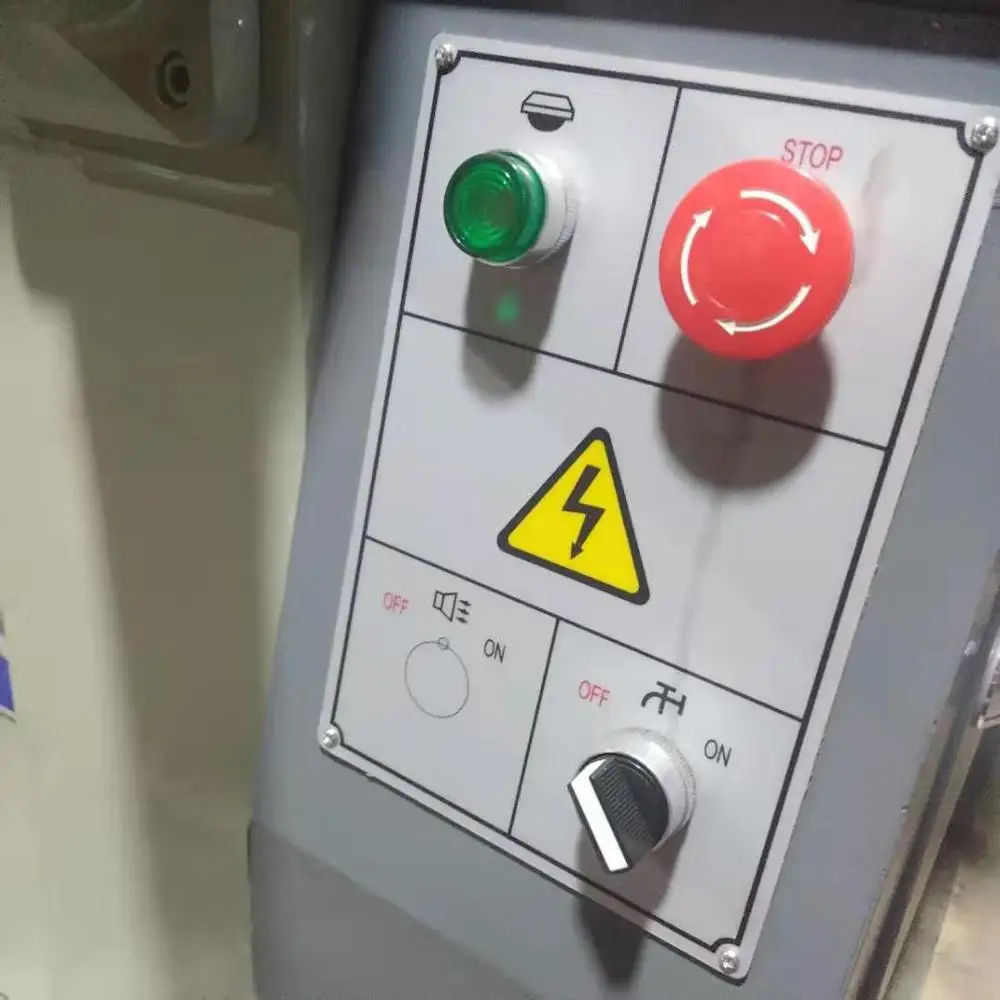 Ручное управление поверхностной шлифовальной машины M820 гарантия качества универсальный металлический шлифовальный станок