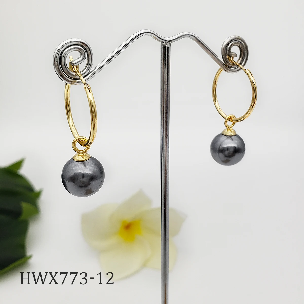 Fashion Simple Black Pearl Hoop Earrings in 14K Gold Plated Minimalist Huggie Dangler Aretes for Women