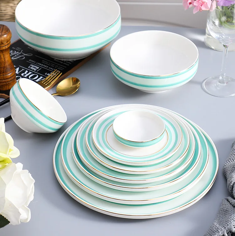 Wholesale bone china dinner set fine porcelain plate and bowls with gold rim dinner set