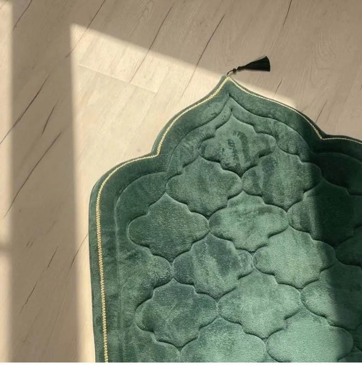 Prayer Rug Thick Embossed Prayer Rugs Carpet Muslim Prayer Mat with Tassel