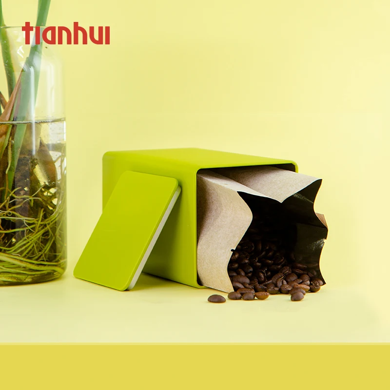 Tianhui Christmas Tin Boxes Square Metal Cans for Nuts & Kernels Storage