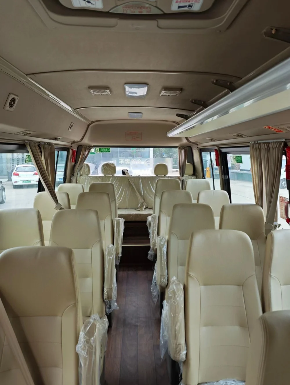 Comfortable Large Space Second Hand Bus 28 Seats Luxury Coach Bus Used Transport Business Bus and Coach for Sale in China