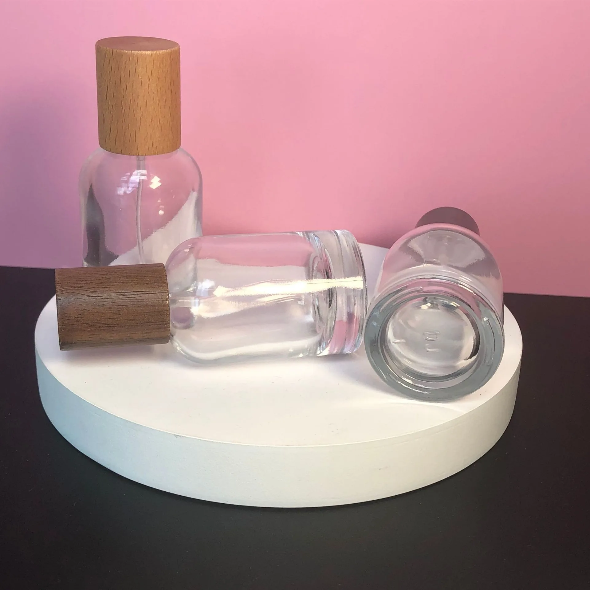 Luxury Cylinder 30ml Glass Perfume Bottle Empty Glass Fragrance Parfum Spray Bottle 1oz with Wooden Cap