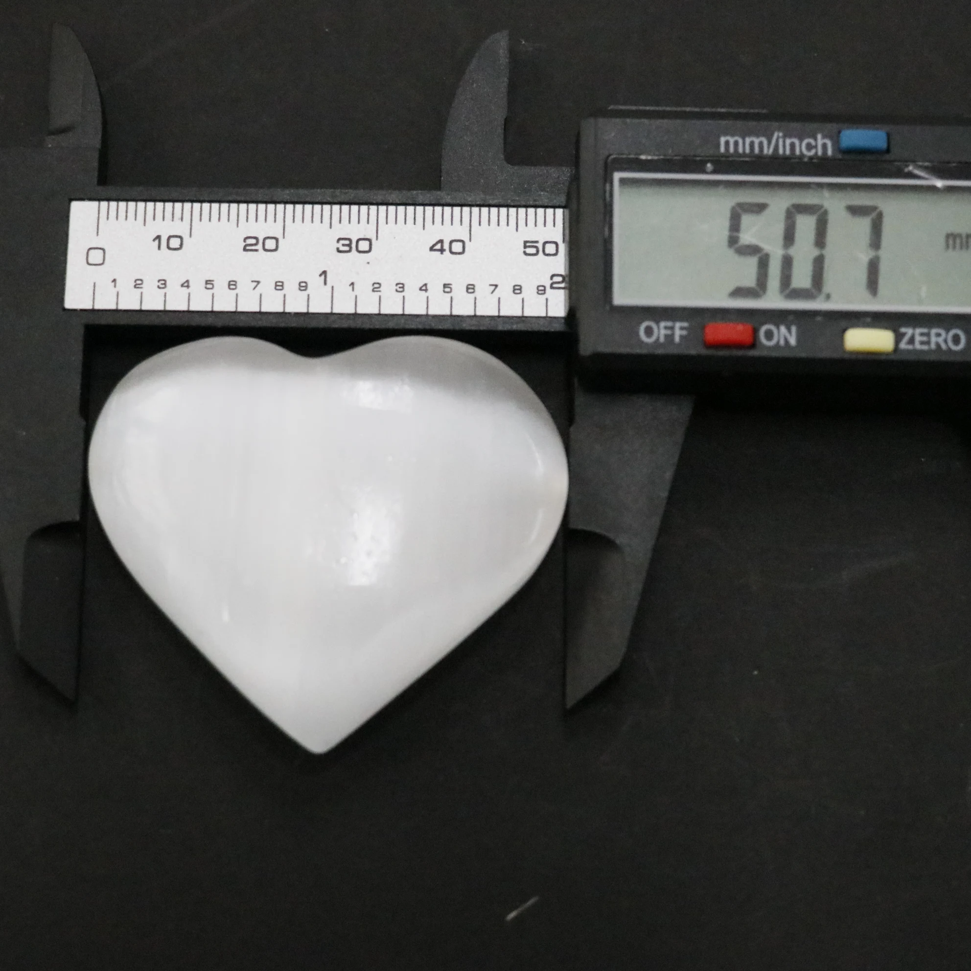 Wholesale  high quality healing crystals heart  plaster natural white selenite crystal Heart stone for crystal decor