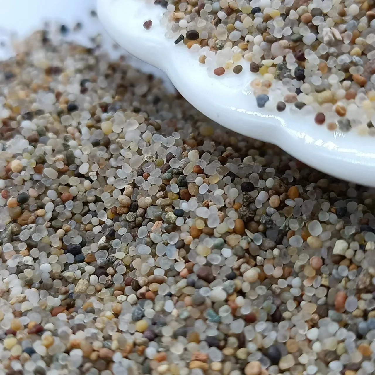 Factory Direct Supply High Quality Sea sand  Salt sand Round Sand with reasonable price