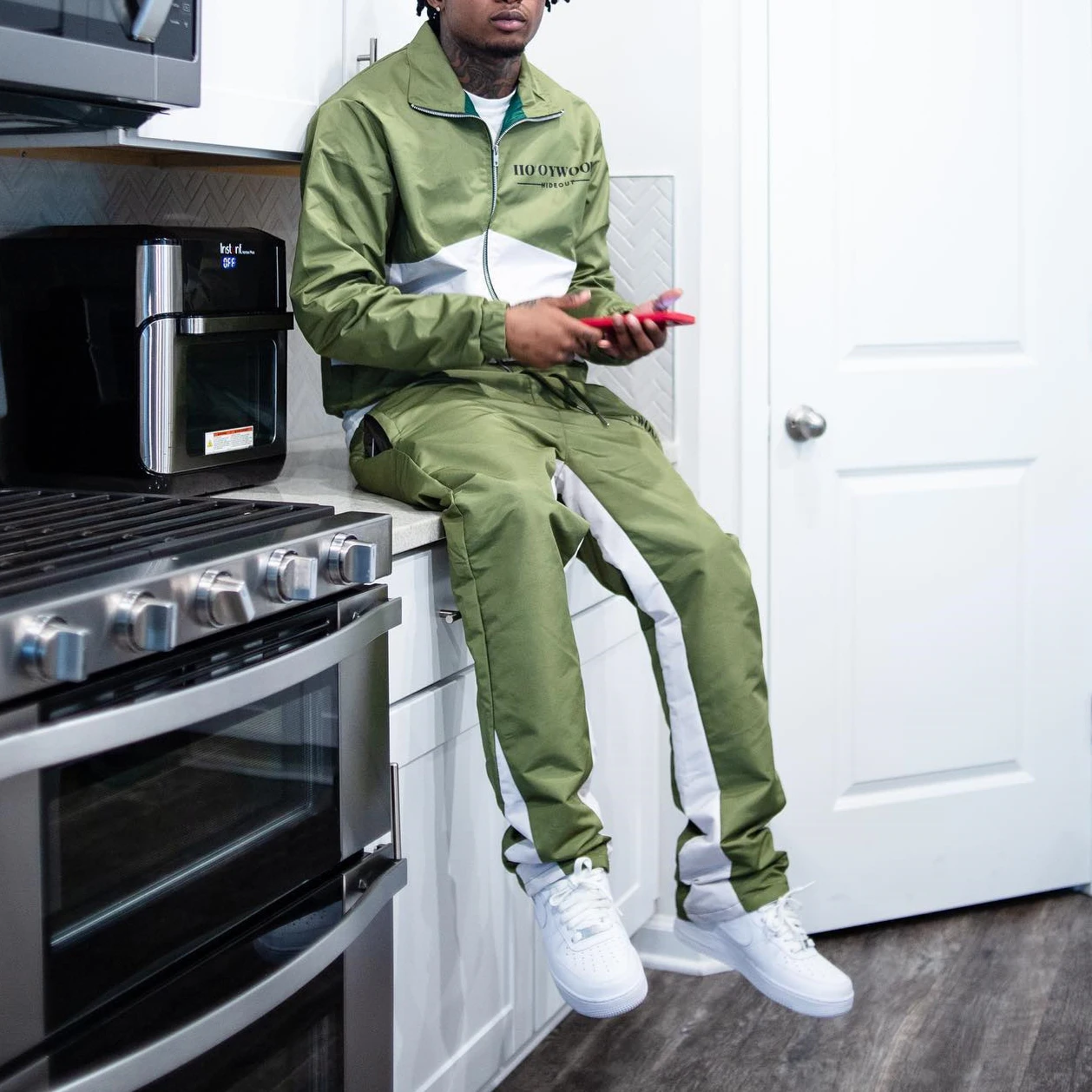 Fashionable Design Custom Logo Noly Windbreaker Tracksuit Joggers Pants Two Piece Windbreaker Set Tracksuits For Men