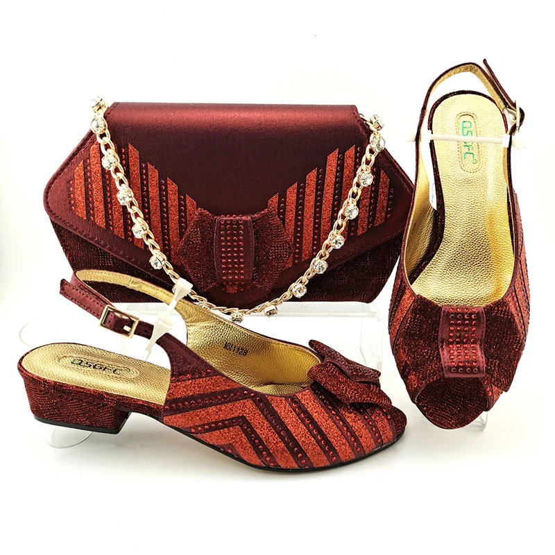 Оптовая продажа обуви и сумок для сочетания с фабрики