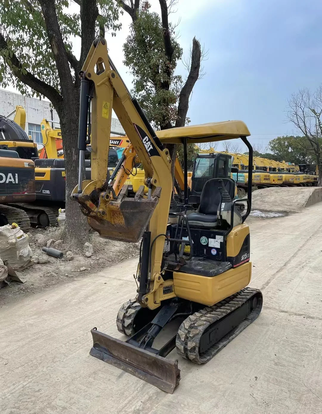 Factory Supply Attractive Price Cat 1.5t Used Mini Excavator