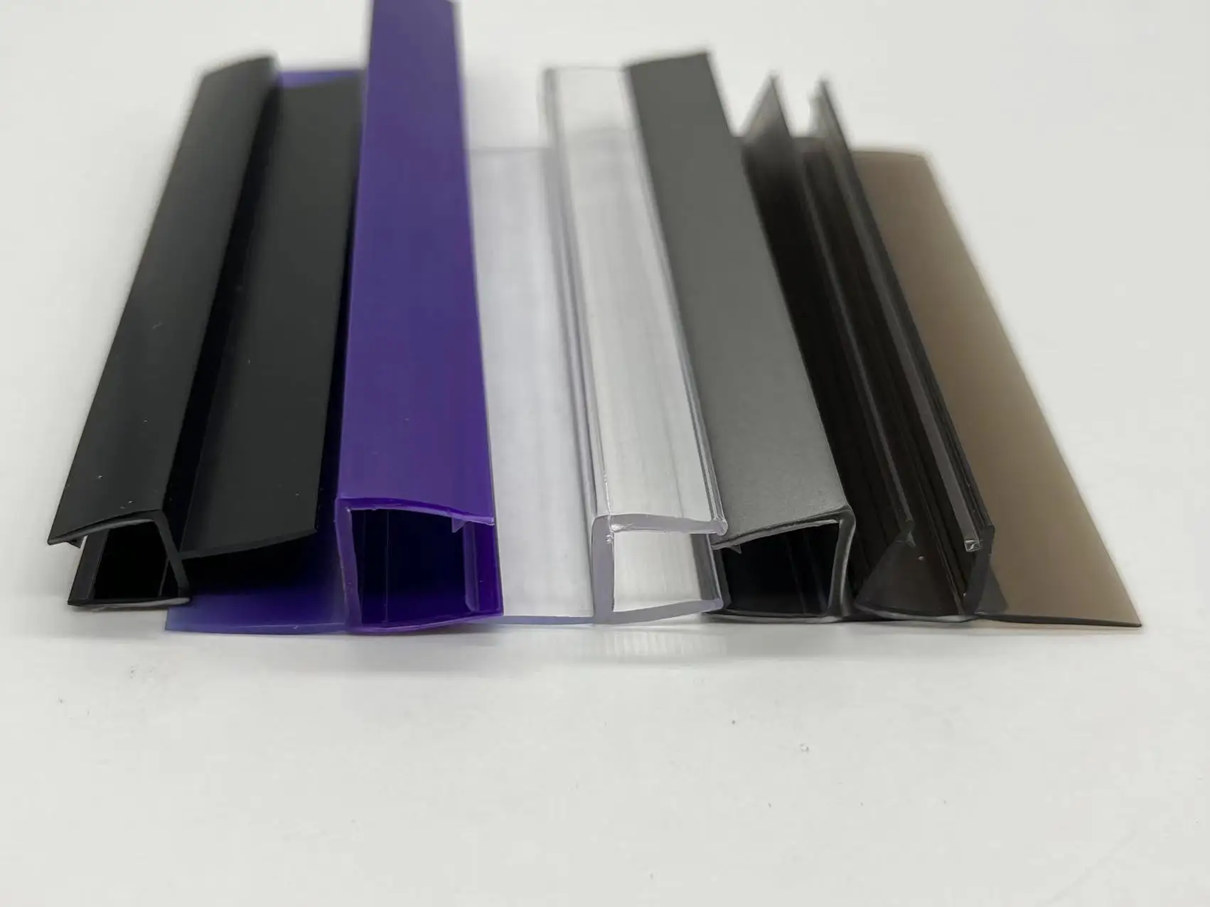 Sample Free   Black 135 degree  shower door water stop seal strip  PVC rubber sealing  magnetic gasket for shower  room