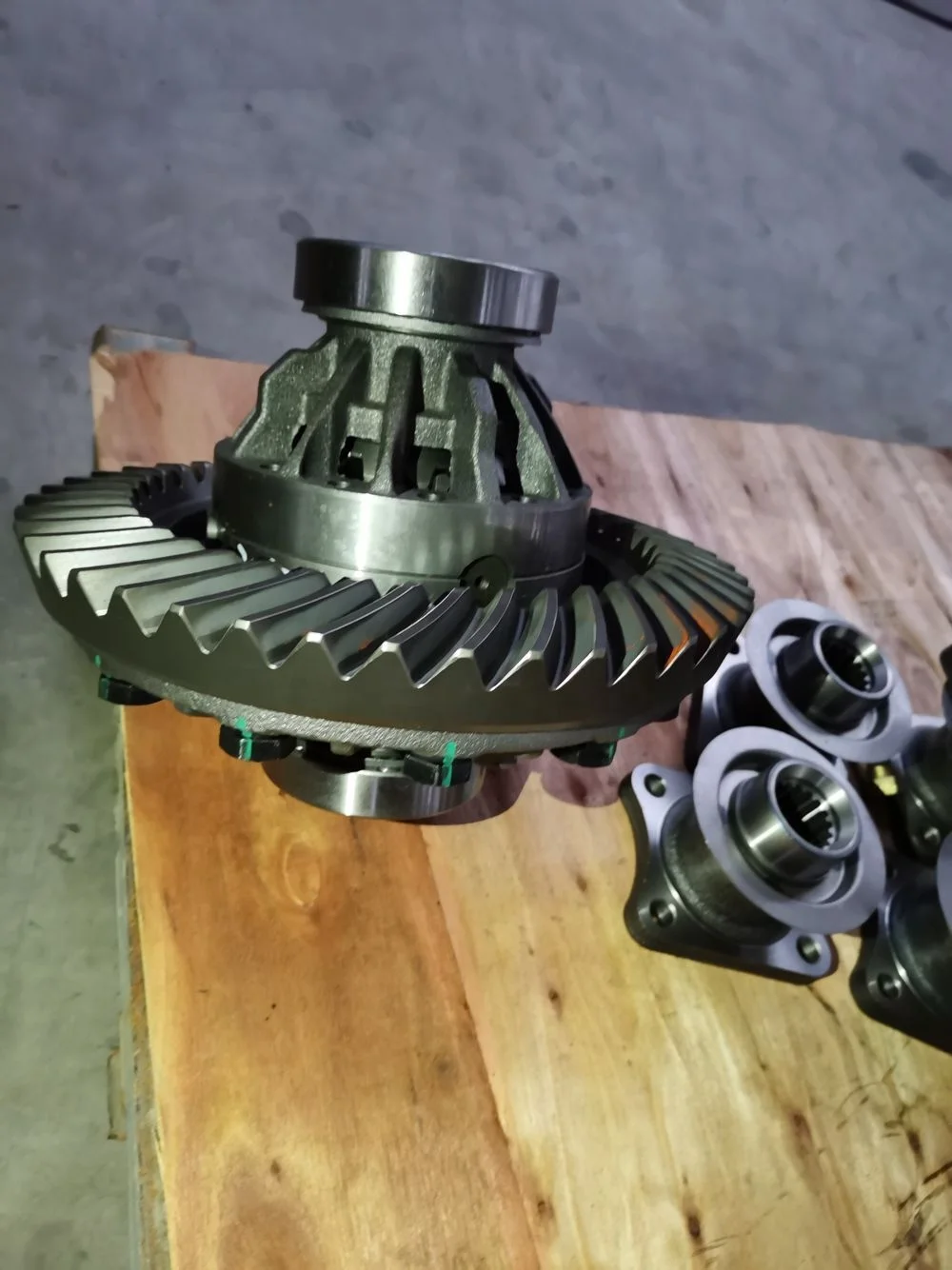 
Differential gear kits for isuzu NQR with 20 splines 