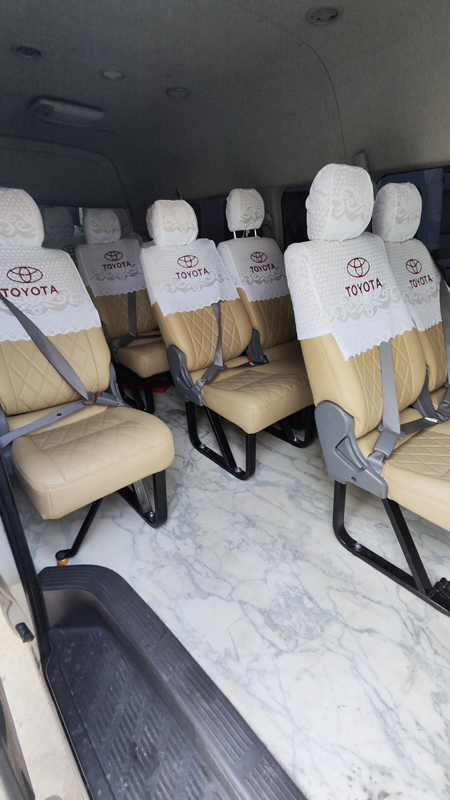 Cheap price used  Mini Bus 16 Seats Used Buses Gasoline Mini Van for Toyota Hiace bus