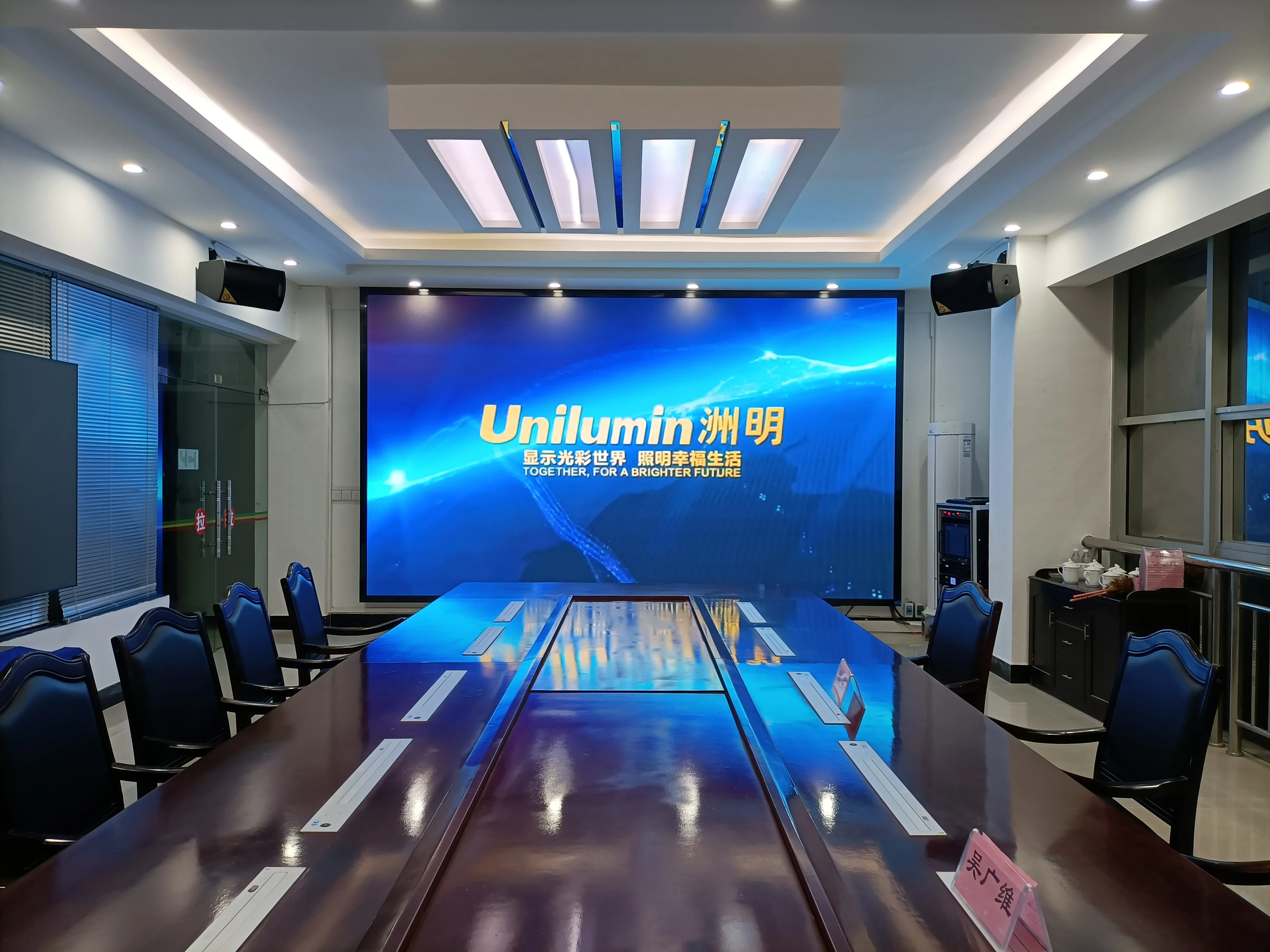 Unilumin заводская цена P1.25 Хорошее качество HD SMD1010 RGB полноцветный светодиодный видеорекламный щит для