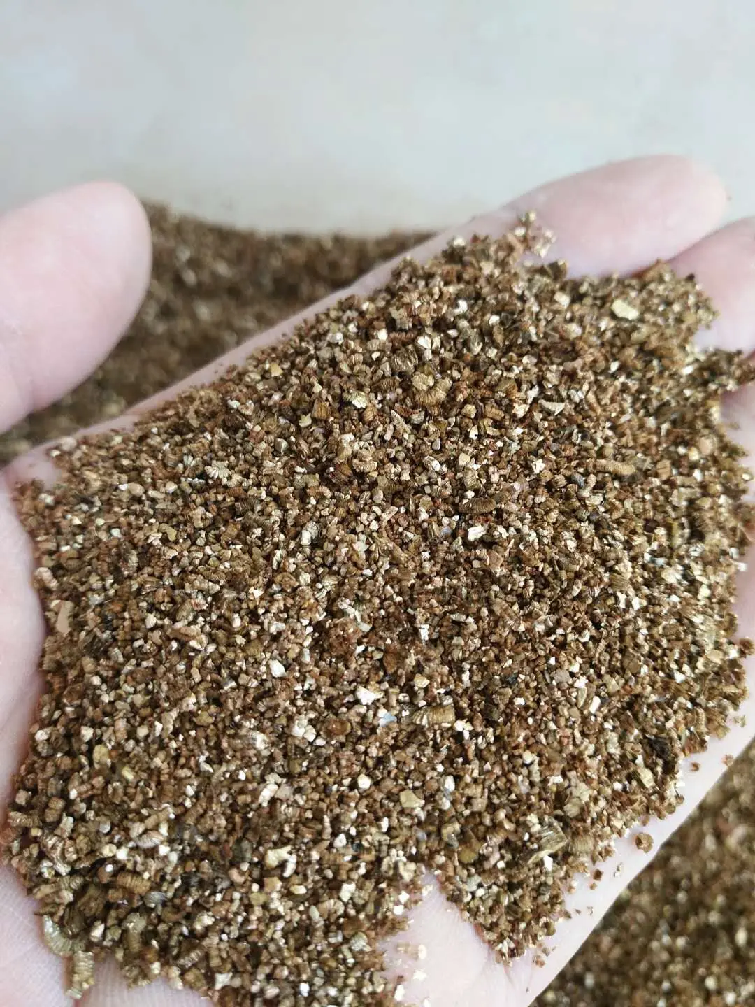 Low Price Guaranteed Quality gardening raw vermiculite from china