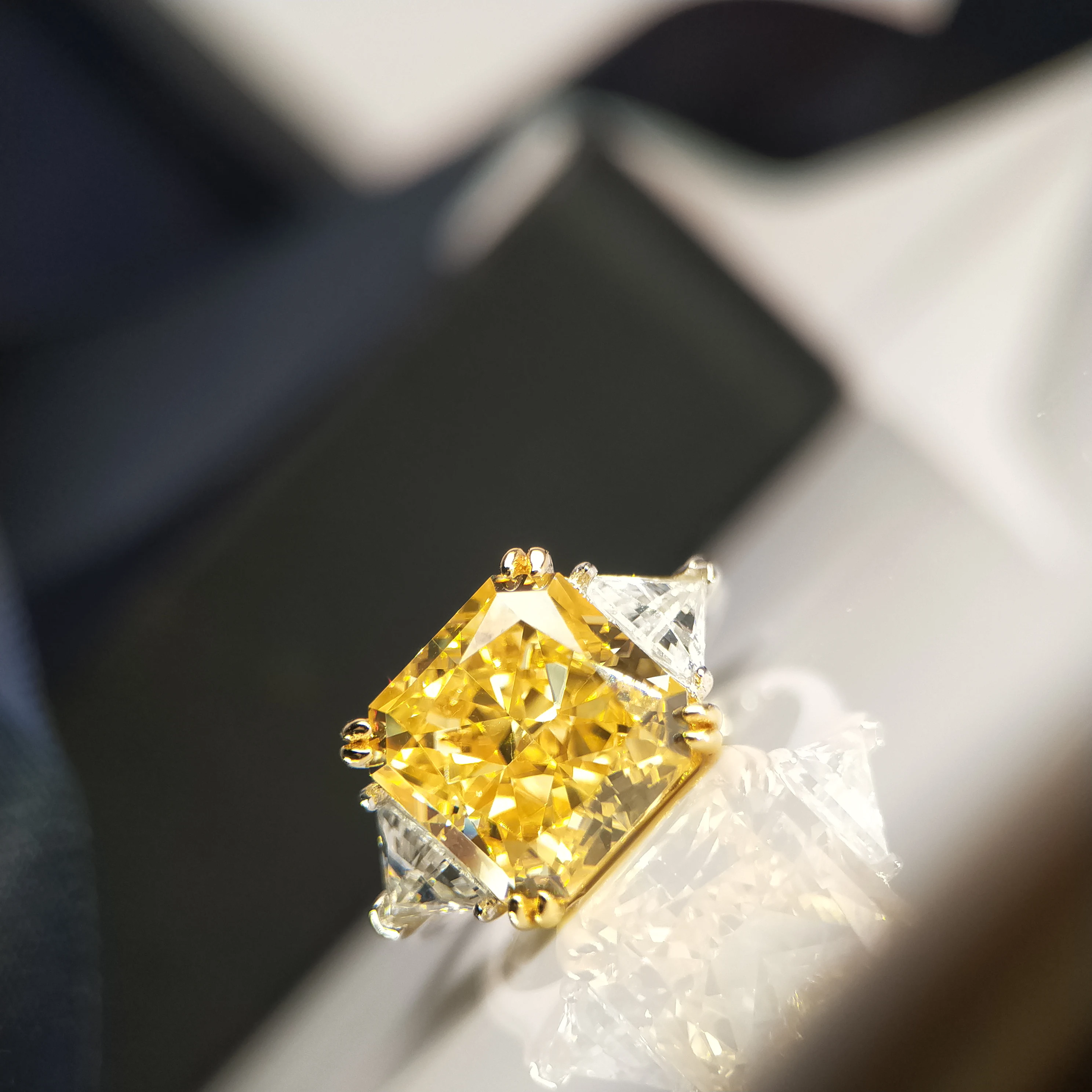 ROCHIME Hot Selling Vintage Baguette Radiant Cut Yellow Diamond Moissanite Ring 18k White Gold Plated Luxury Wedding Rings