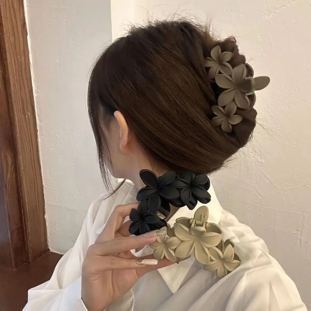 Hot Sale Big Size Claw Clip New Summer Women Flower Hair Claw Clip Solid Color Hair Clamp Wholesale Matte Plastic Hawaiian Beach