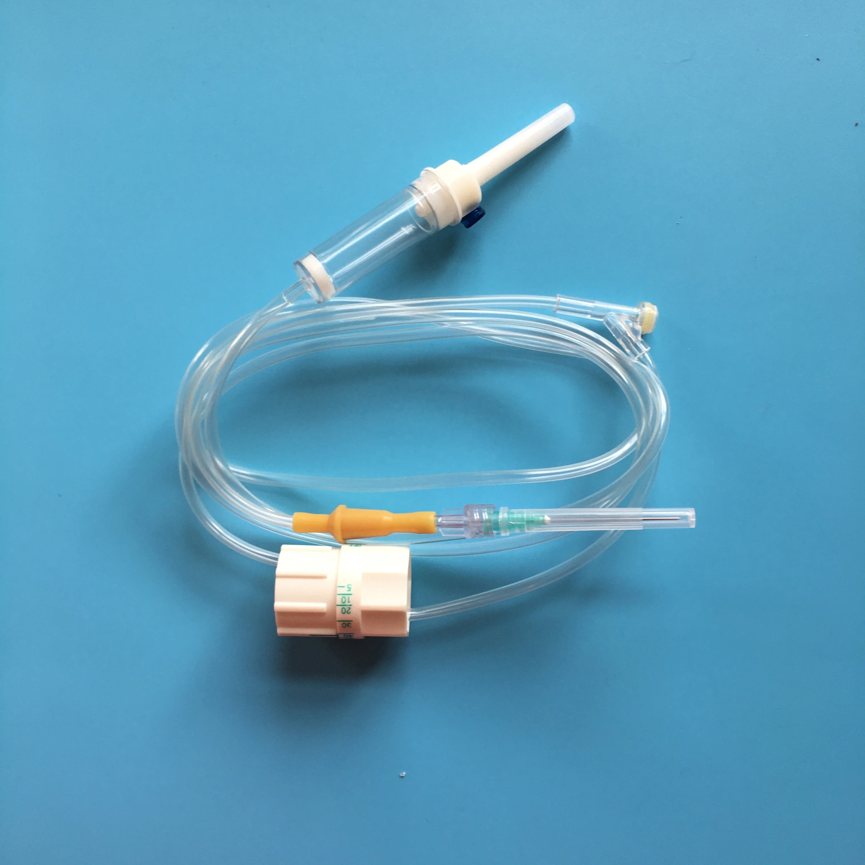Одноразовый медицинский инфузионный набор от производителя с регулятором потока с иглой CE & ISO