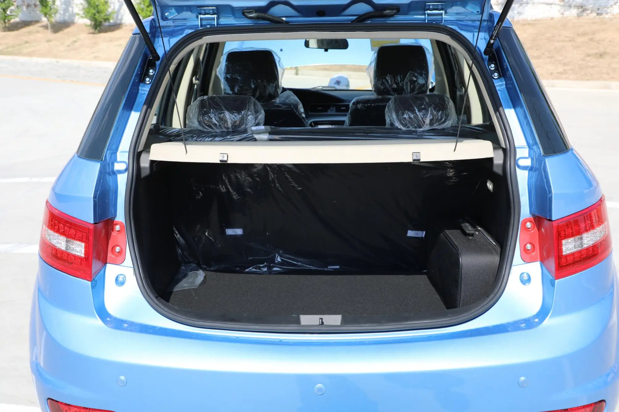 Low prices 44.5 kWh  500 km range 5 seat eec electric cars for europe