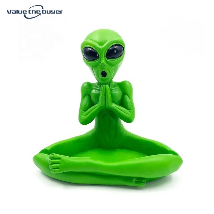 Custom Logo Sky color alien smoking resin shaped ashtray can hold cigarette