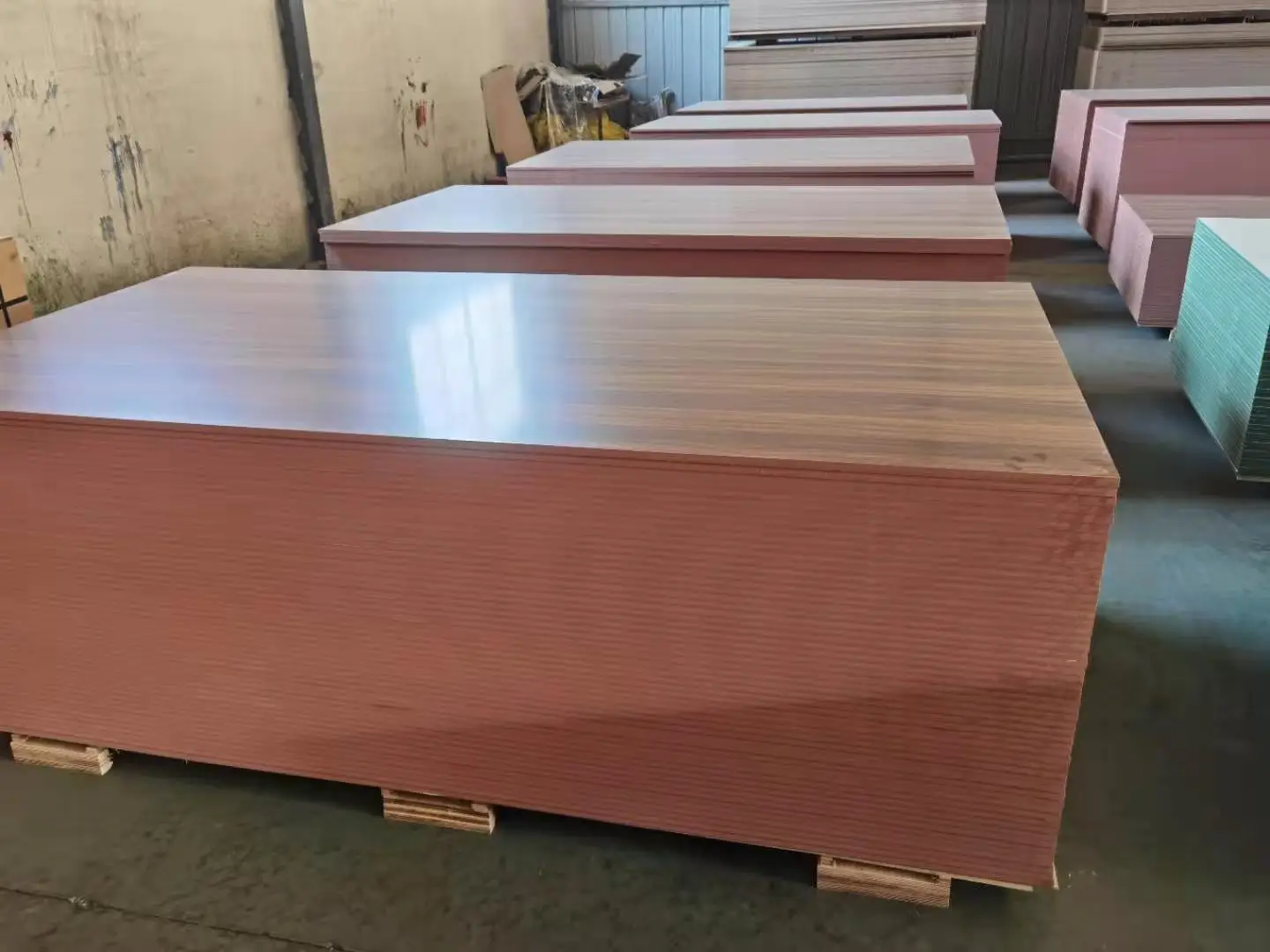 Melamine HMR MDF Board Sheet, High moisture resistant Waterproof MDF 15mm 18mm