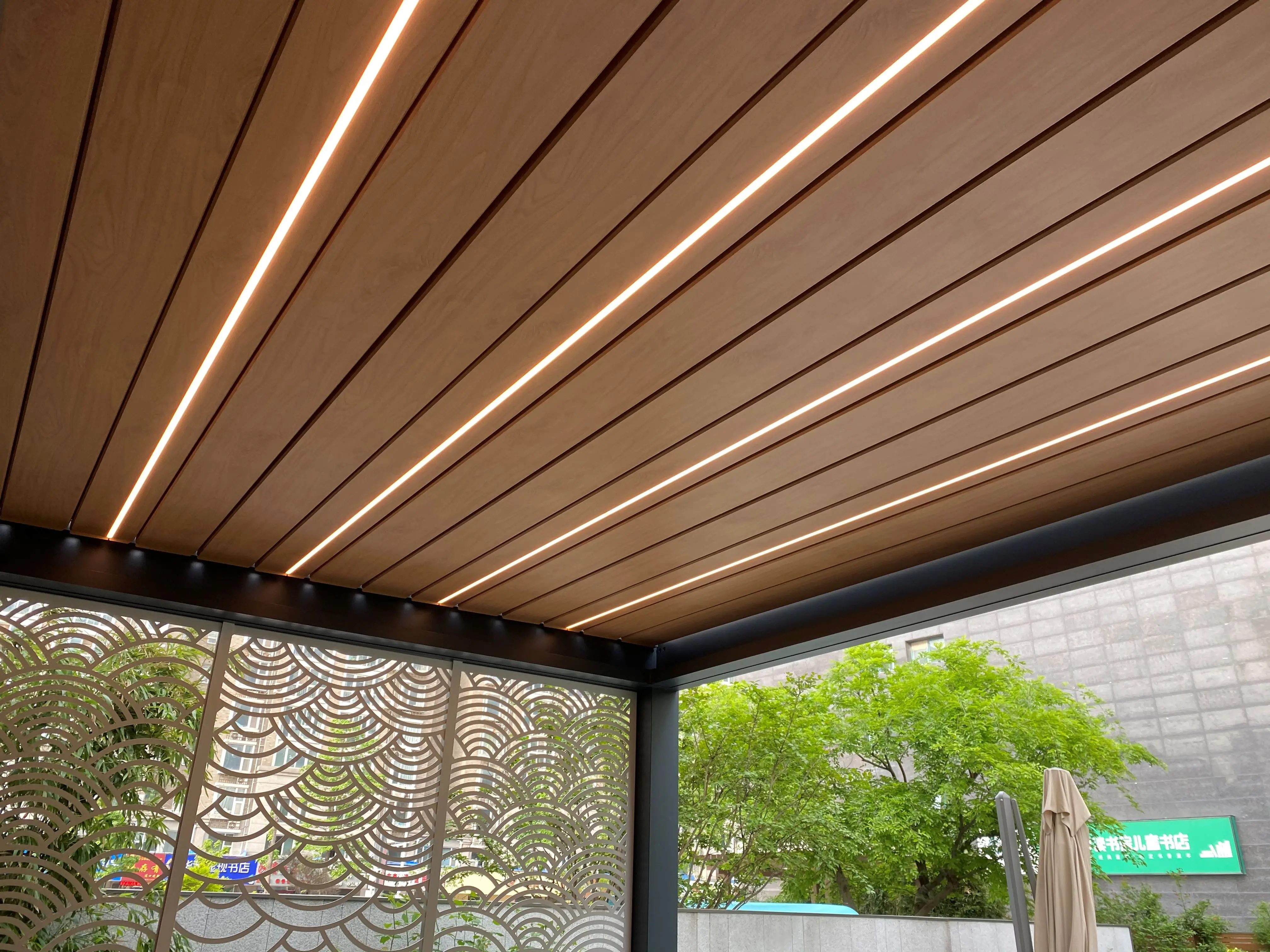 Chinese Style Sunroof Waterproof Comfortable Motorized Aluminium Louvered Pergola Garden Bioclimatic Aluminum Pergola