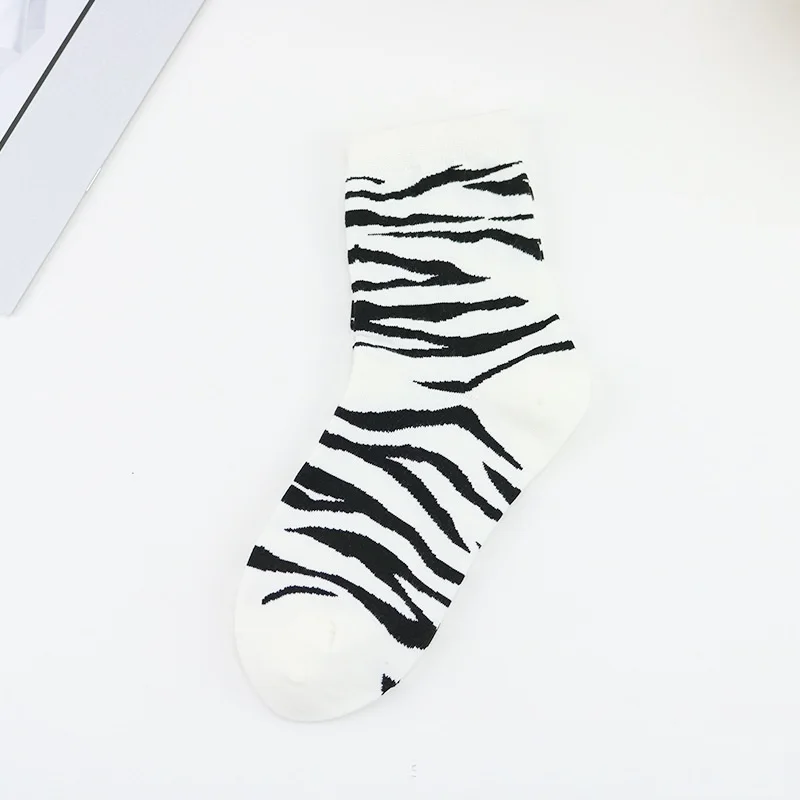 Womens Bold Horizontal Zebra Animal Stripe Pattern Casual Socks
