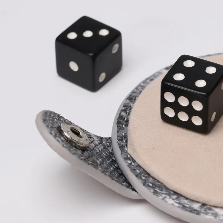 China Factory Custom Logo Soft Velvet Leather Dice Cup with lid