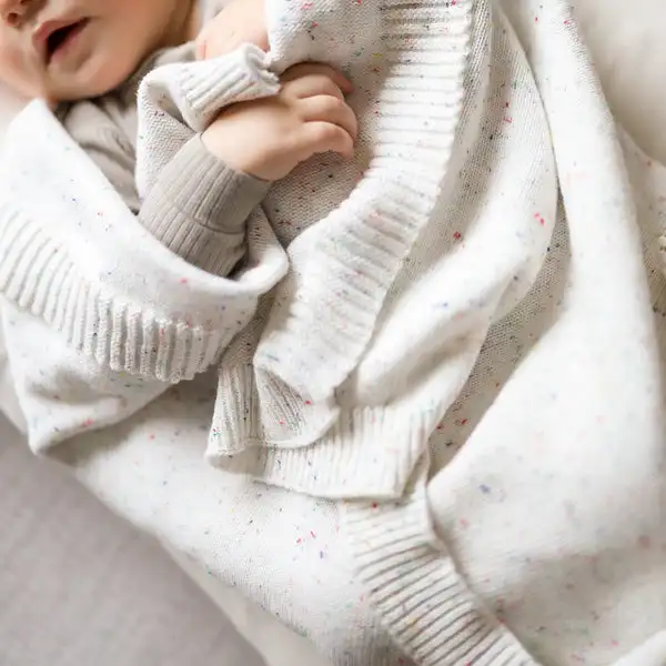 Premium Ivory Fleck Flat Knit Baby Blanket Child Snug Wrapping Rocker Chair Fitted Swaddle Sprinkle Dot Cotton Wrap Bassinet Mat