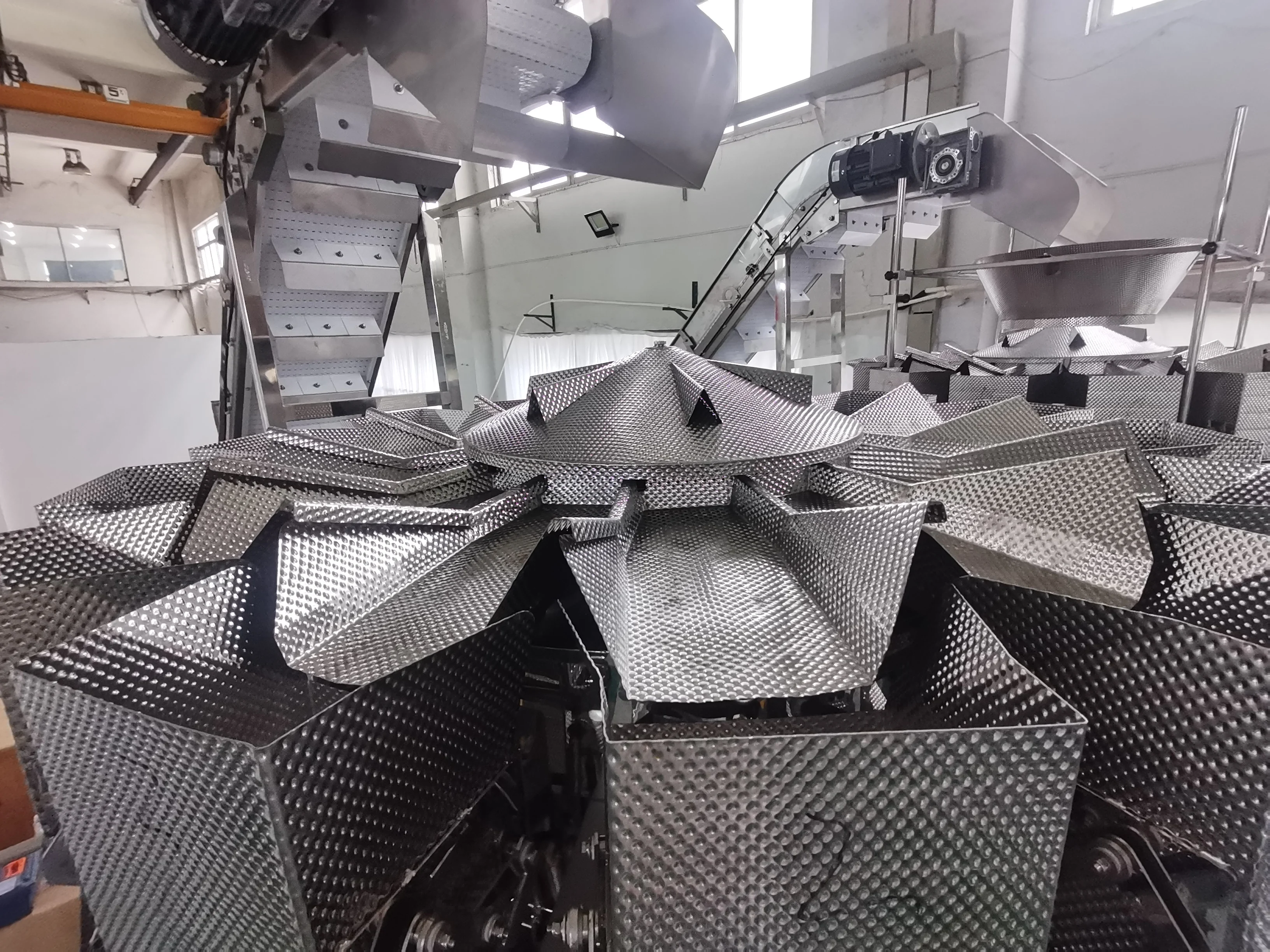 Автоматическая упаковочная машина для взвешивания куриных крыльев 20-2000 г