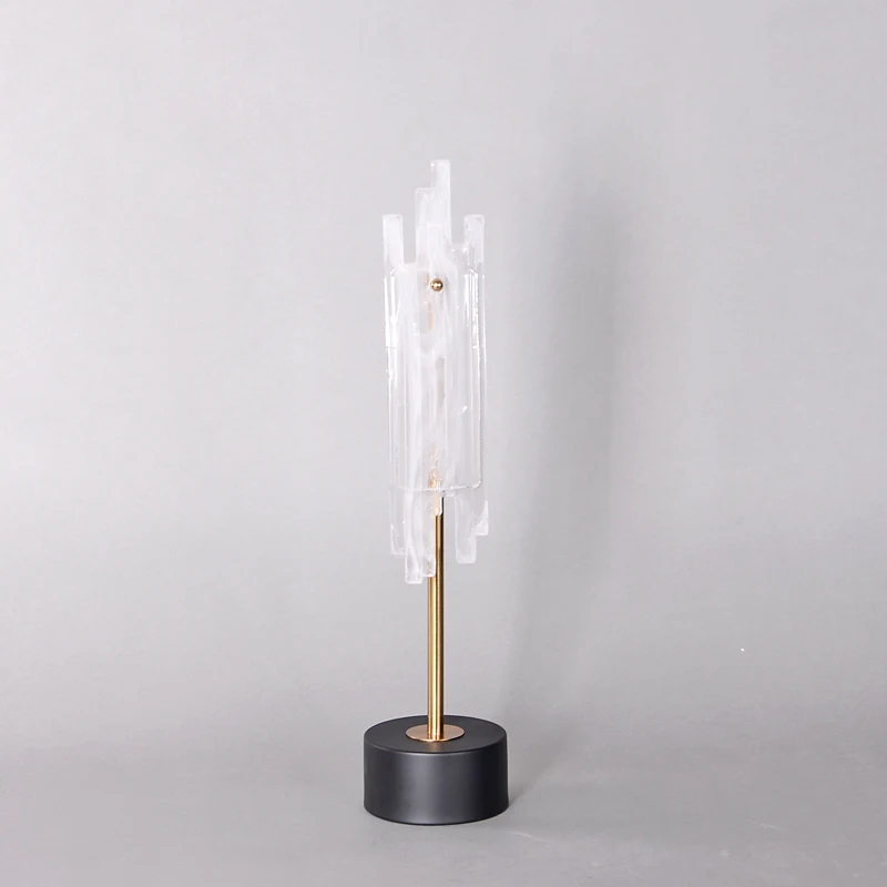 Trendy home decor accessories 2021 3 pieces set glass statue with matte black base decorations for room wholesale